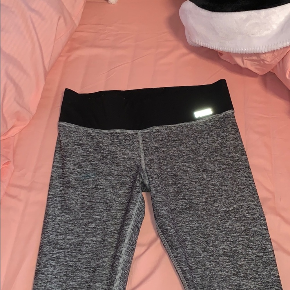 vs pink ultimate yoga leggings